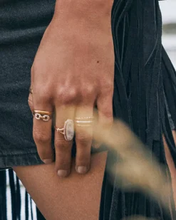 Beau 14k Yellow Gold Band Ring