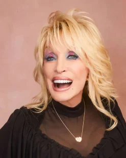 Dolly Parton x Kendra Scott Ari Heart Gold Short Pendant Necklace