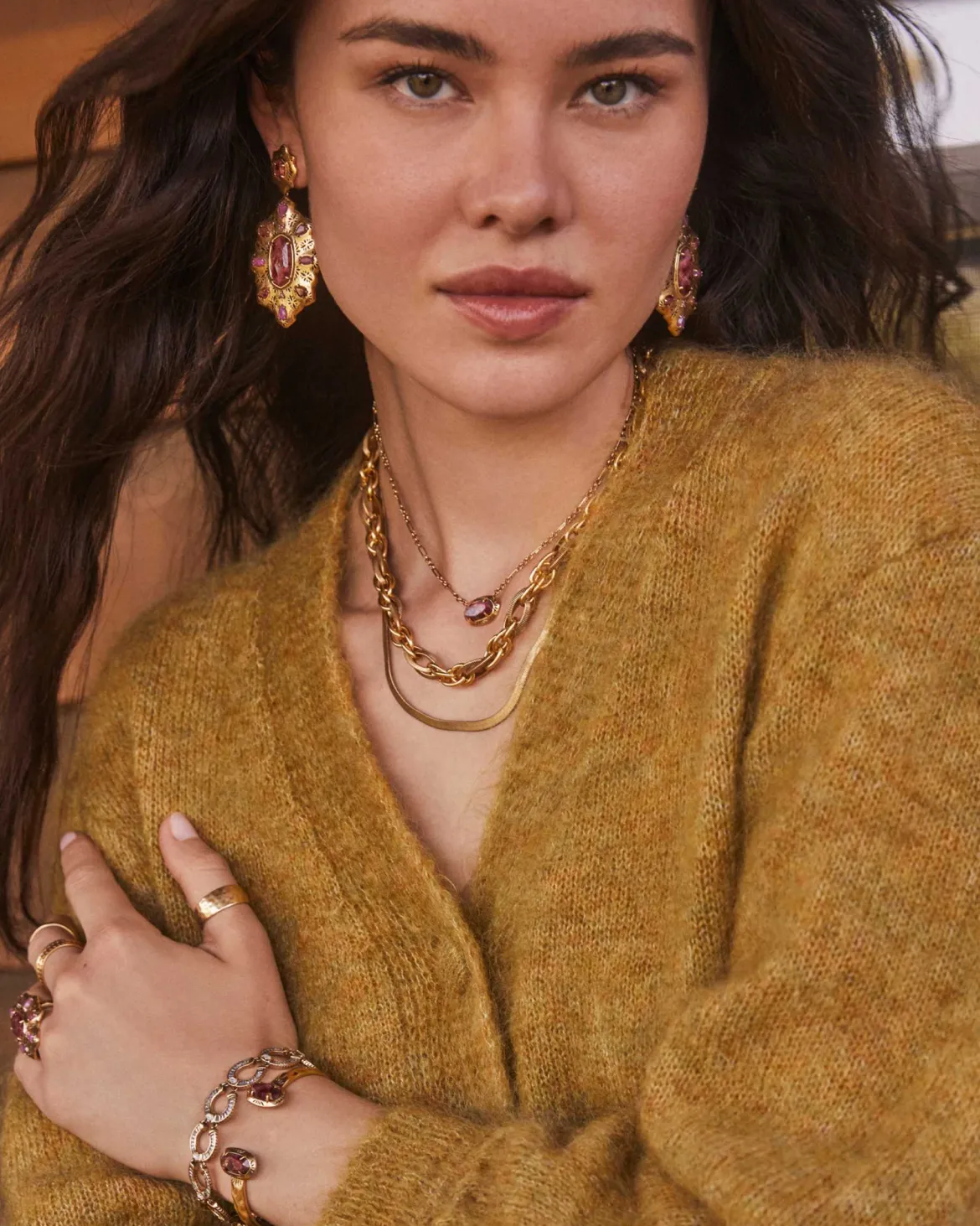 Elisa Vintage Gold Etch Frame Short Pendant Necklace