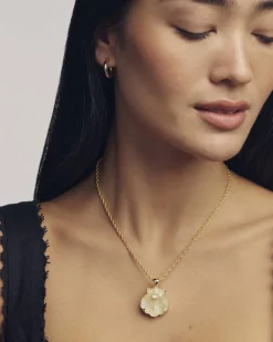 Lucia Shell Gold Short Pendant Necklace